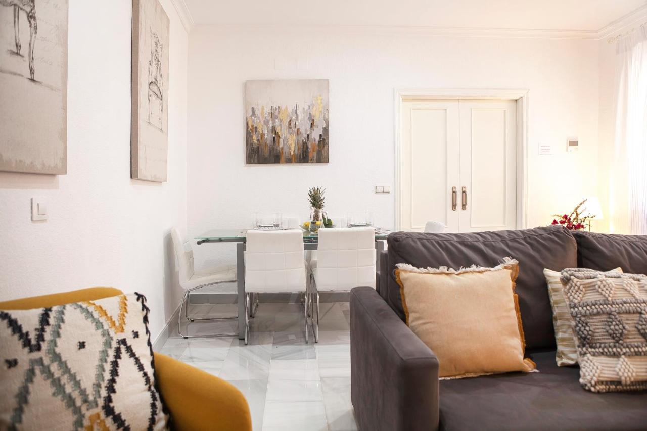 Apartamentos Rg Arenal II Севілья Екстер'єр фото